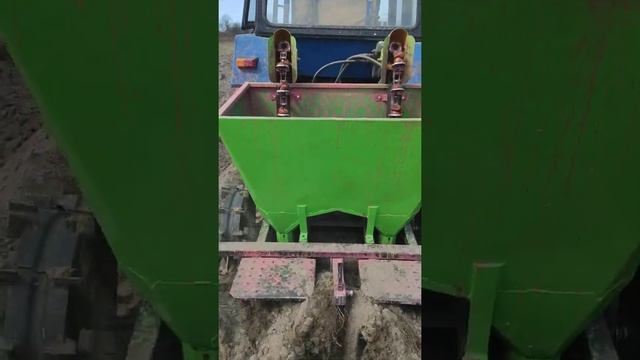 Посадка картофеля трактором Т-25 смотреть онлайн