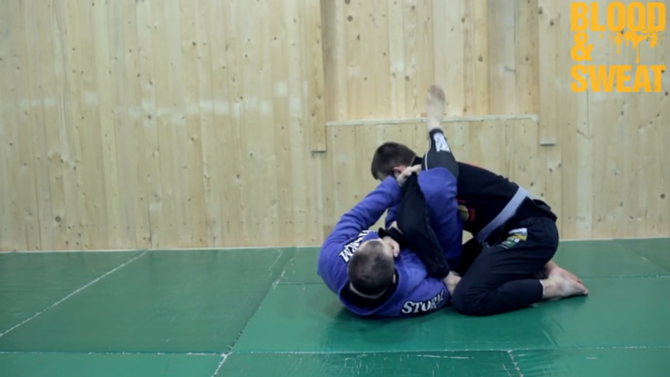 Школа БДД. Урок 36. Контрприем на защиту от рычага локтя снизу смотреть онлайн