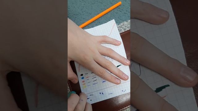 тестирую ластик на его стираемость