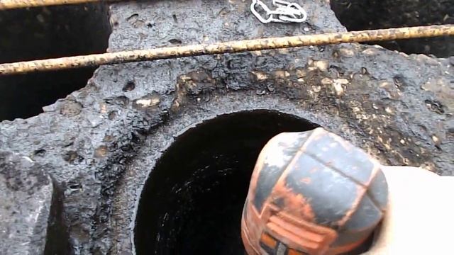 Дымоход забит жидким дегтем, как пластилином. Высверливание засора. смотреть онлайн
