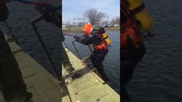 В Волжском в воинской части протестировали костюм "водолаза - диверсанта" в открытой воде смотреть онлайн
