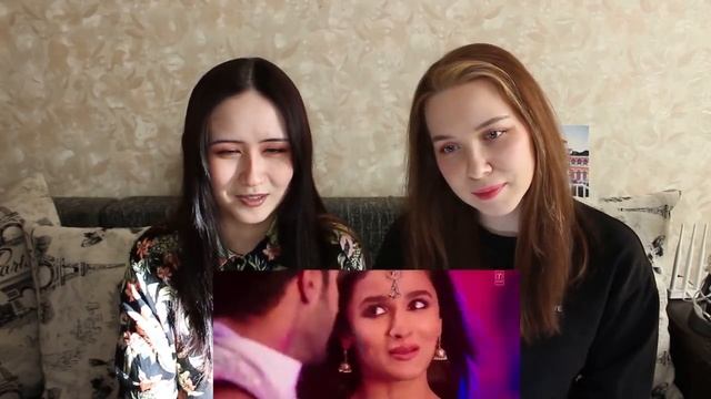Russian Girls React to Badri Ki Dulhania (Title Track) смотреть онлайн