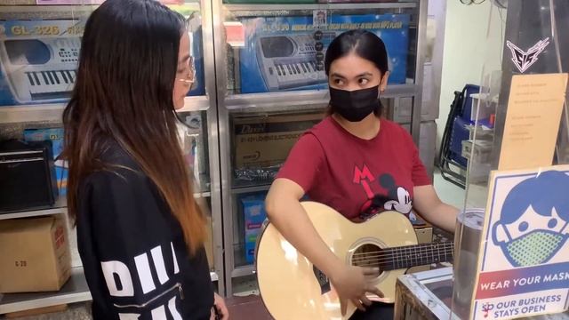 BUYING A GUITAR AT STA. MESA MANILA! (AFFORDABLE & BEST QUALITY GUITARS) ? | DENAYS ANN смотреть онлайн
