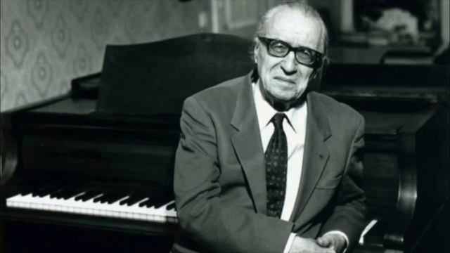 Petit Quatuor pour Saxophones (Jean Françaix) - Acrobatic Sax Quartet смотреть онлайн