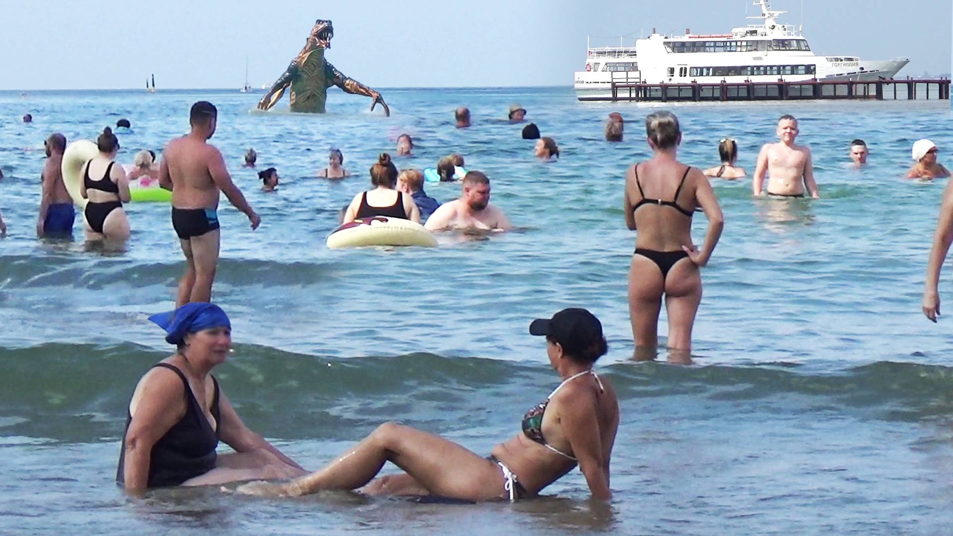 Анапа 4 сентября. Пляж. Что творится на море. Без комментариев смотреть онлайн