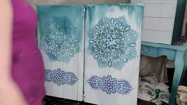 Bohemian Jewelry Armoire - Layered, Batik Inspired Background with Stencils and Wet/Dry Brushing смотреть онлайн