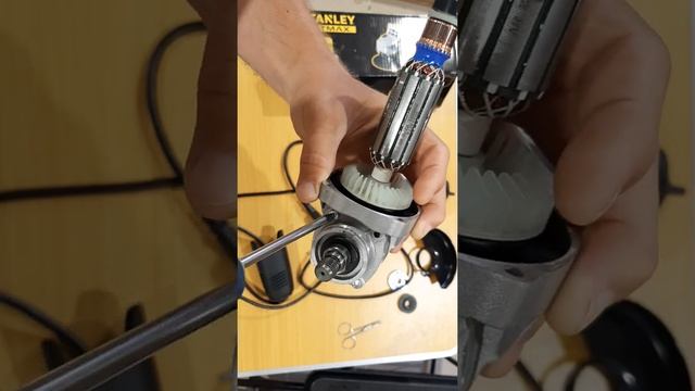 УШМ Stanley FMEG825. смотреть онлайн