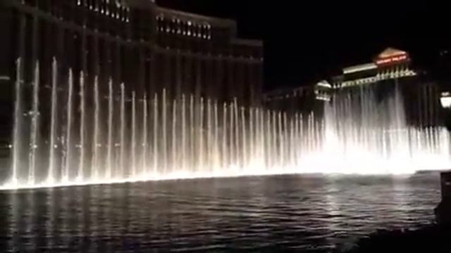 Танцующий фонтан в Лас Вегасе смотреть онлайн