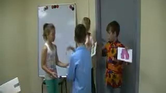 Английский клуб 2014г 3 класс Сценка Help! The Clothes! смотреть онлайн