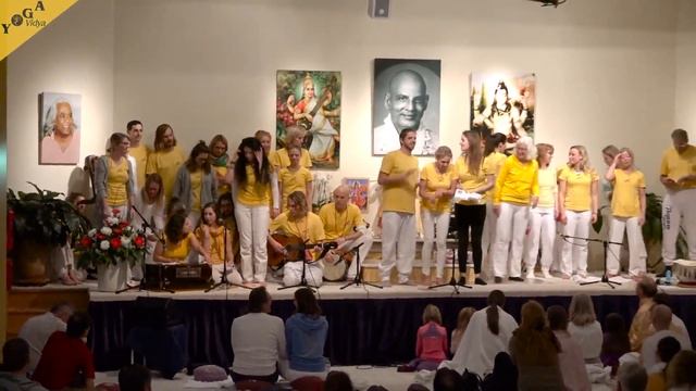 Jay Bajarangavali and Shiva Shiva Shiva Shambho with graduates of the Yoga Teachers Training Course смотреть онлайн