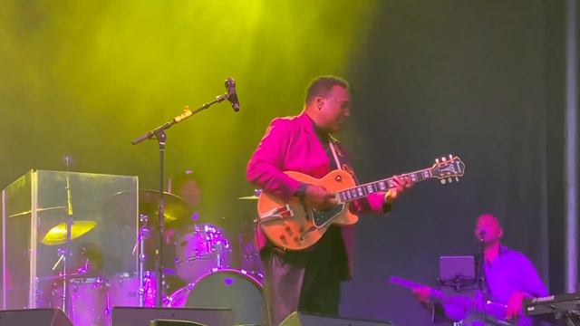 George Benson - This Masquerade