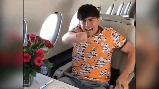 Неприличная сумма_ замок оставивших Россию Галкина и Пугачевой готовы купить.mp4