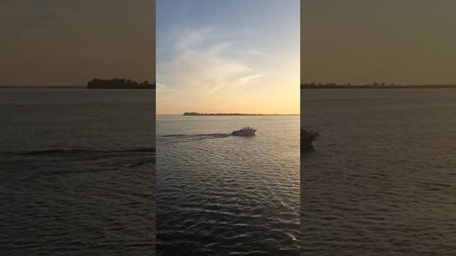 Набережная Северной Двины в Архангельске, лето, река. смотреть онлайн