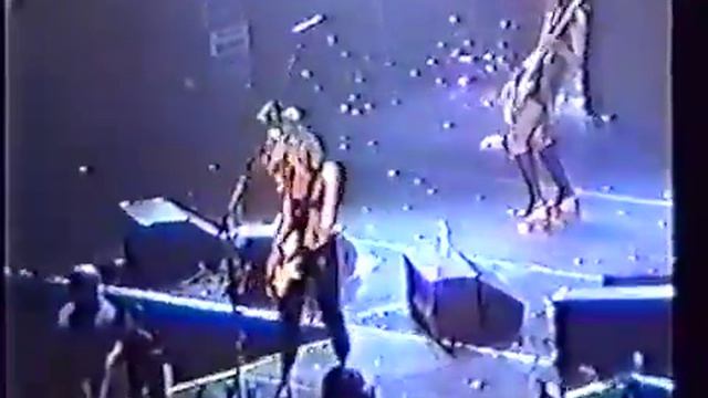 Hole in live 1999/03/02 Vancouver, Canada смотреть онлайн