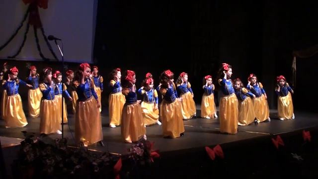 Sara`s First Ballet Show смотреть онлайн