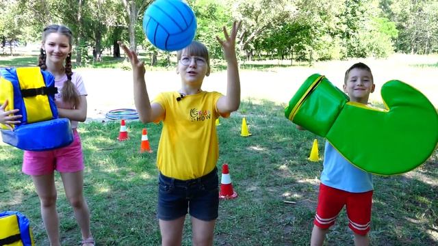 Гигантские аттракционы и спортивные игры - КТО КРУЧЕ??? #Часть1 смотреть онлайн