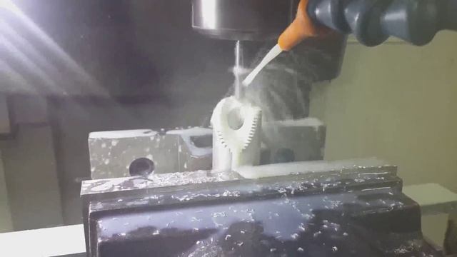 Haas TM1 CNC Milling смотреть онлайн