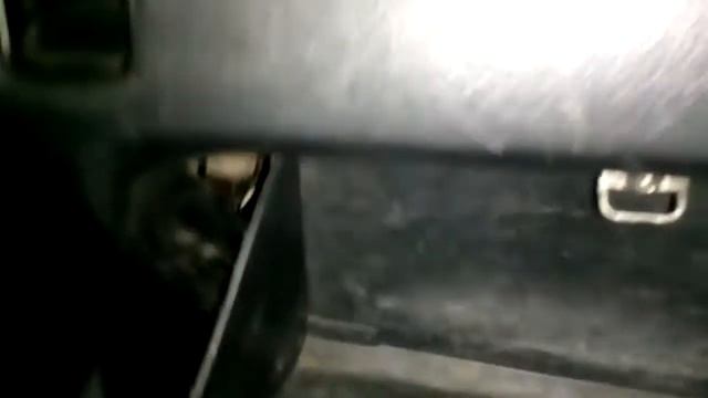 Где ручка открывания капота. Suzuki Escudo. смотреть онлайн