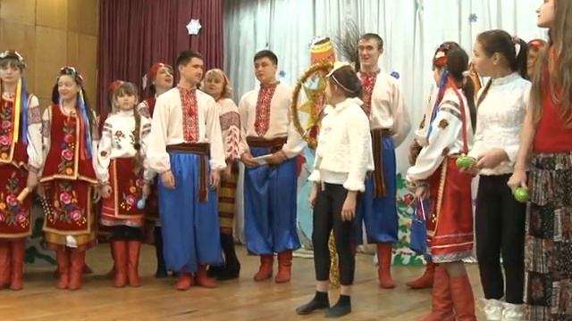 БЕНДЕРСКИЕ ШКОЛЬНИКИ КОЛЯДУЮТ НА ФАБРИКЕ "ФЛОАРЕ" смотреть онлайн