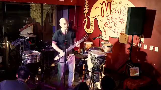 AMÁRRAME - MON LAFERTE / cover RICKY MTZ en momposina café. CUU ( mírenlo desde el minuto 2:30) смотреть онлайн
