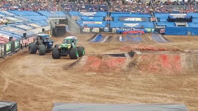 Monster Jam World Finals XXI Grave Digger Encore смотреть онлайн