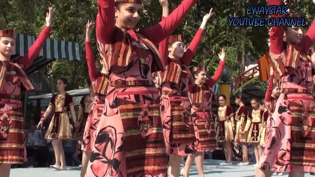 Armenian folk dance. Independence Day of Armenia, September 21, 2011. смотреть онлайн