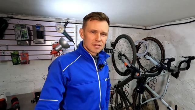 Как готовить лыжи перед гонкой?! Инвентарь, парафины, порошки щетки и тд. Обзор лыжного гаража :) смотреть онлайн
