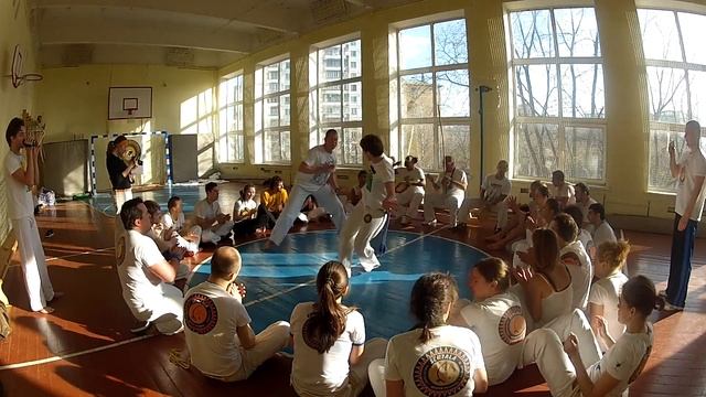 mestre Steen vs Andorinha - I Batizado Senzala de Capoeira Moscow 2012 смотреть онлайн