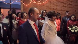 Встреча молодых по русскому обычаю с хлебом солью бокалами вина