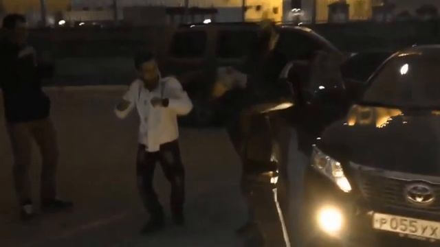 Где бы я ни был ты знаешь все танцуют локтями)))))made in ХМАО, танец локтями. смотреть онлайн