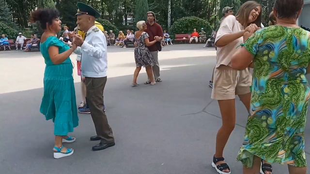 Белые туманы💃🌹 Счастливые минуты в парке Горького 💃🌹Харьков 2021 смотреть онлайн