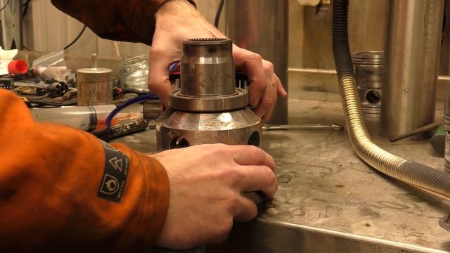 A look inside the diesel heater while running смотреть онлайн