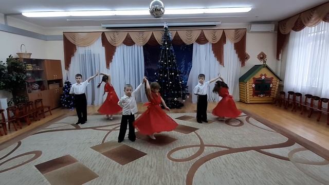 Танцевальный коллектив "Дружные ребята" исполняют "Вальс" смотреть онлайн