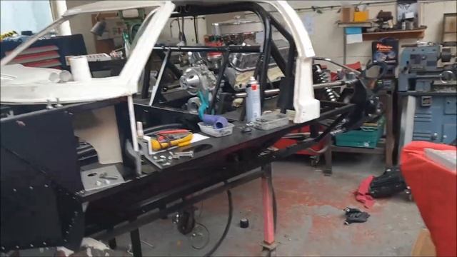 GT40 replica construction. A visit to a customers car build смотреть онлайн