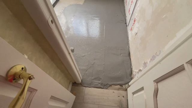Ремонт продолжается. Снимаем обои, сделали наливной пол смотреть онлайн