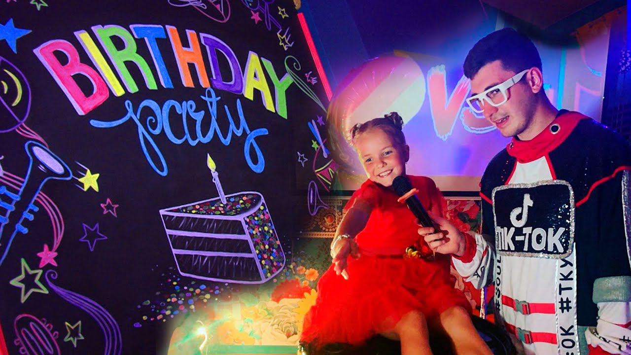 День рождения в стиле Тик-ток. Likee vs Tik-Tok / Тик ток против Лайка. Вечеринка в стиле Тик ток. смотреть онлайн
