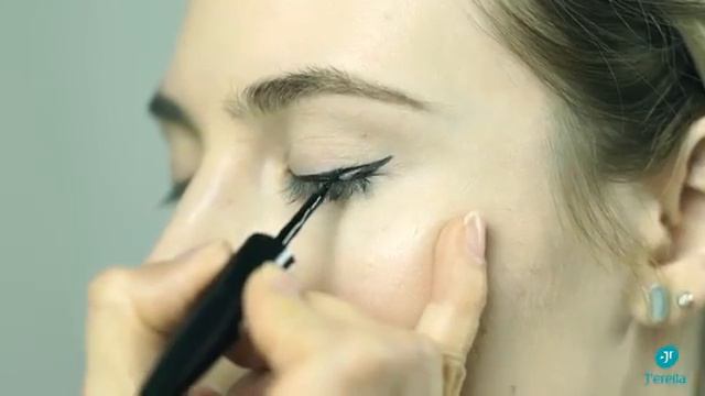 Жидкая подводка для глаз KUPAVA смотреть онлайн