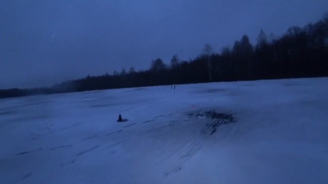 НА ЩУКУ НА АЭРОЛОДКЕ В ЗАТОНЫ НА ВОЛГУ В НОЯБРЕ. МОЩНЫЙ ПЕРВЫЙ ЛЕД !