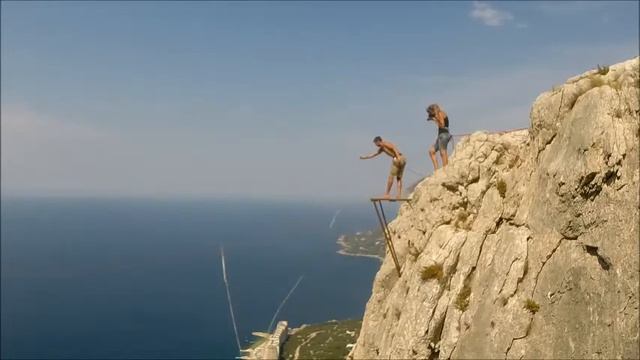 Ильяс-кая. прыжки с веревкой в Крыму. с командой Skyline смотреть онлайн