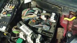 Peugeot 308 - не заводится, ручка селектора не снимается с парковки. Где стоит разъём OBD.