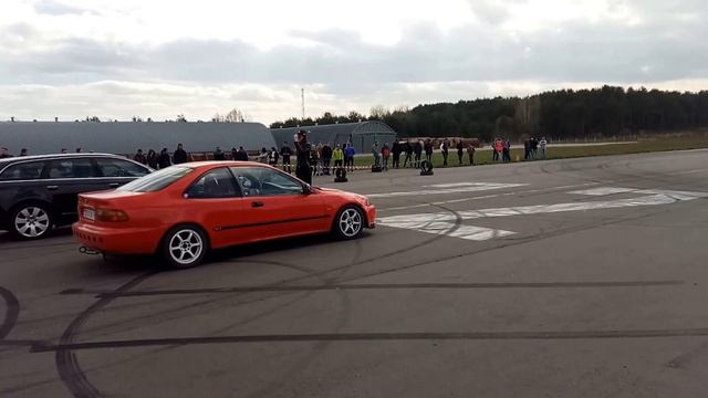HONDA CIVIC 1.8 DOHC VTEC VS Audi 3.0 TDI Quattro смотреть онлайн