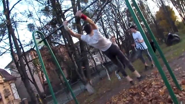 Мы Научились 540 На Турнике (ПОПЫТКАМИ) СТОЙКА На Брусьях На ВРЕМЯ (Кто ДОЛЬШЕ) ★ смотреть онлайн
