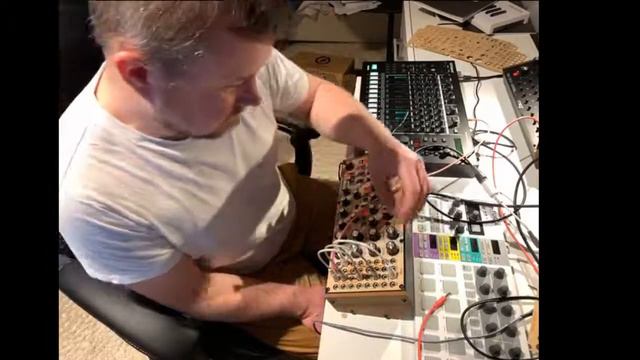 Moog Subharmonicon - First Step смотреть онлайн
