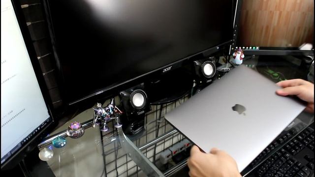 開封！アップル 2016 MacBook Pro 13インチ Touch Bar モデルをレッツノートと比べてみた！ смотреть онлайн