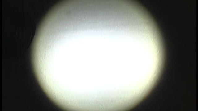 Ultrafire XML 26650 Cree LED Zooming Flashlight Review ( Lithium ion or AAA batteries ) смотреть онлайн