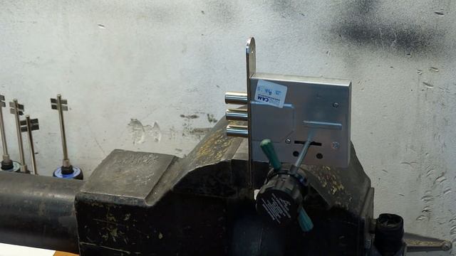 Вскрытие замка САМ 4х4 с ловушками. как открыть дверной замок BORDER. отмычки смотреть онлайн