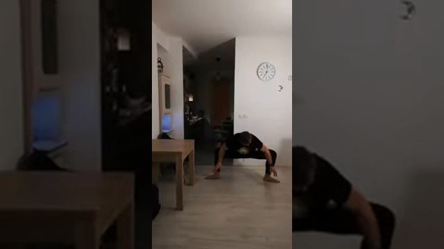 The first capoeira online lesson 19.03.2020 - Golpes duais/ Double kicks смотреть онлайн