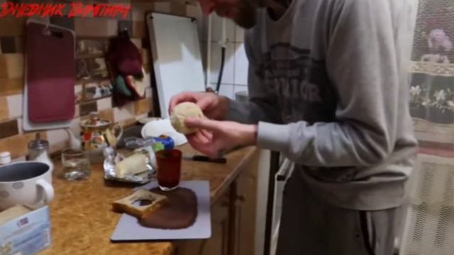 Блогер Сергей Соколов выкинул хлеб.