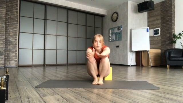 Разминка для стоп. Перекаты. Йога смотреть онлайн