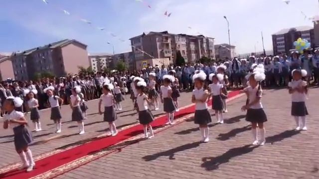 выступление на Последний звонок Айназки. 25.05.15 сш 9 г.Талдыкорган. песня Мектебым смотреть онлайн